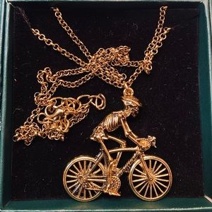 DUOWEI Gold-tone Skull Pendant Necklace for Women Men